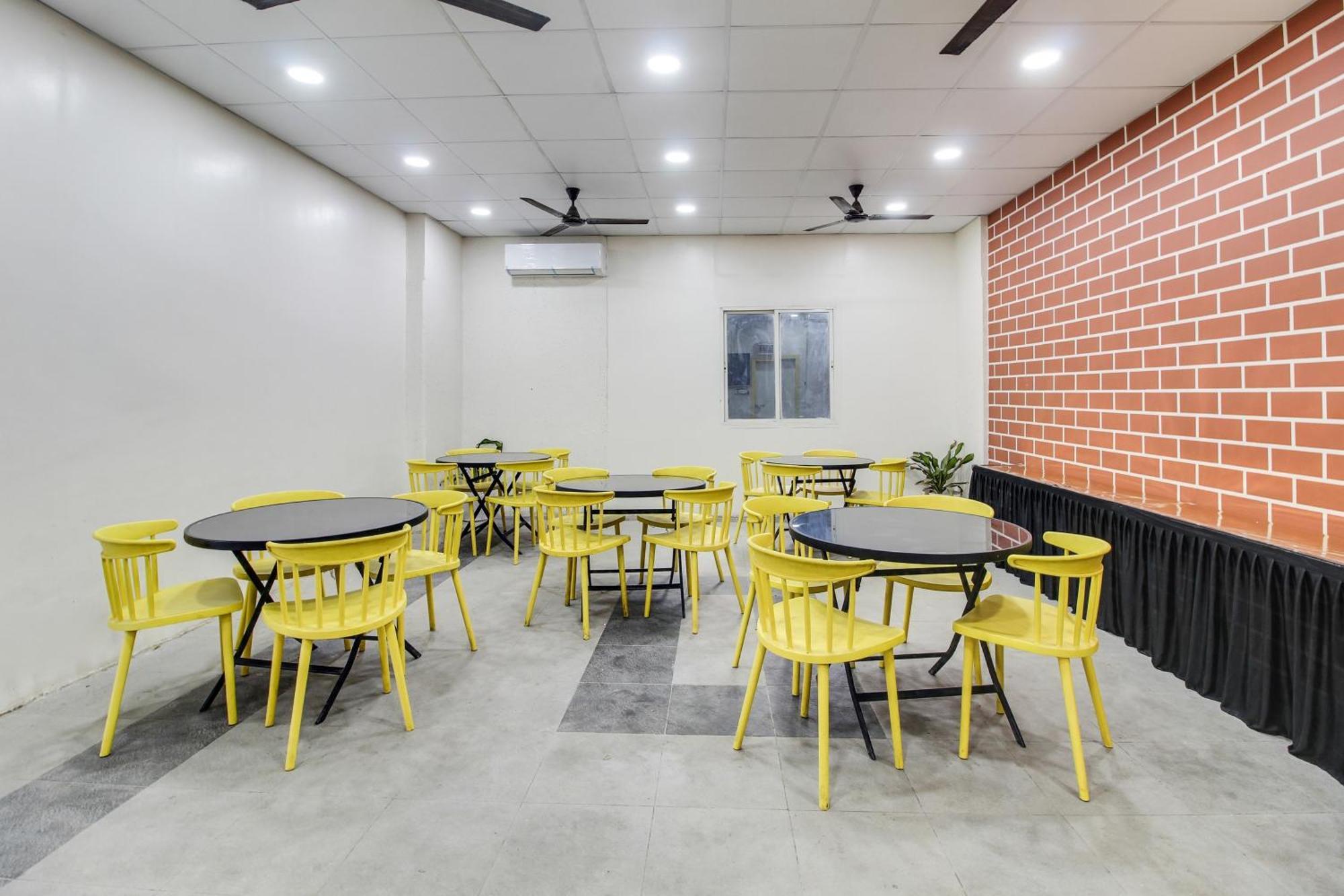 Hotel Super Oyo Townhouse 1237 Balewadi Méribel Village Esterno foto