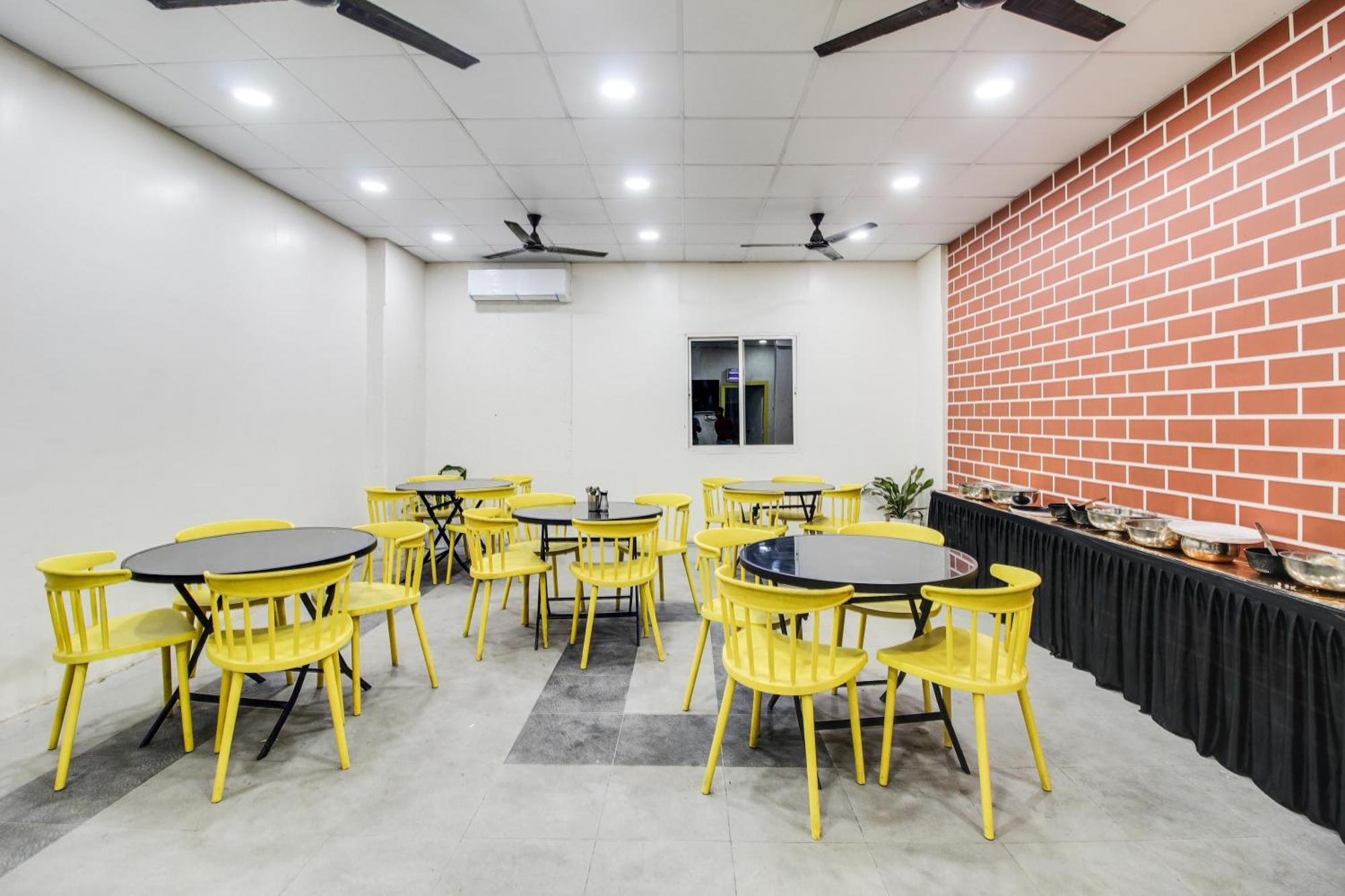 Hotel Super Oyo Townhouse 1237 Balewadi Méribel Village Esterno foto